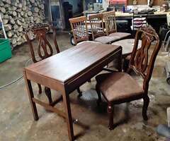 Looking for a kitchen table